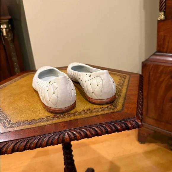 Delman white quilted gold studded leather flats size 9 - Picture 5 of 8